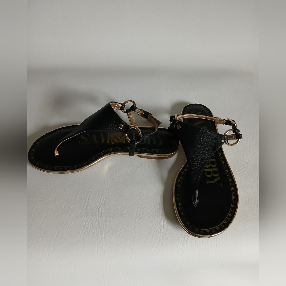Women's Sam & Libby Black Thong Sandals With Gold Details Side Buckle Sz6M